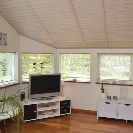 Сasa de vacaciones Cozy Home In Vaeggerlose With Wifi Bøtø By